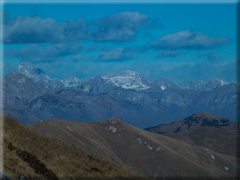 foto Salita dal Monte Tomba a Cima Grappa